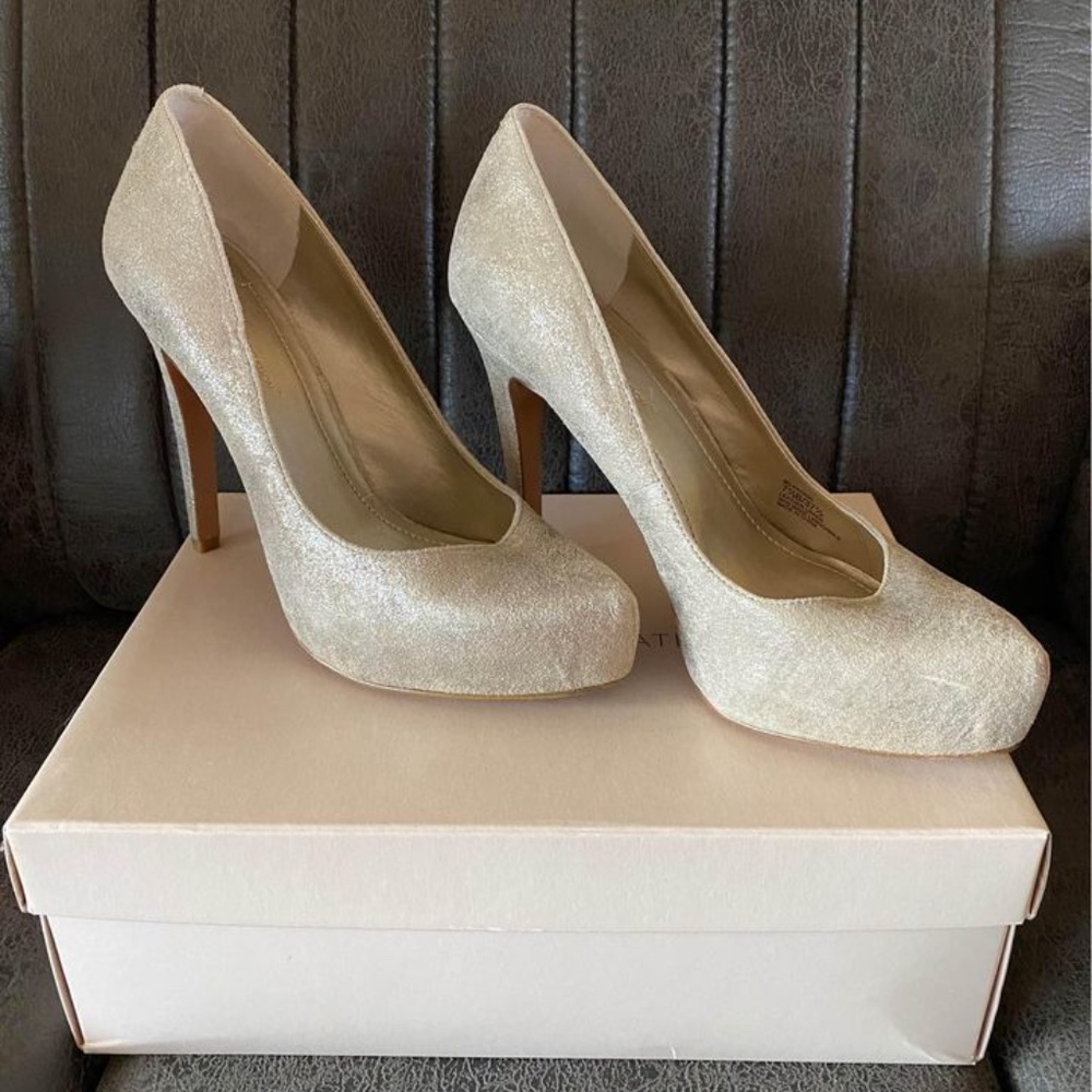 BCBG Gold high heel size 7.5